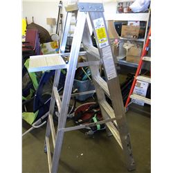 BON 5 FT ALUMINUM LADDER