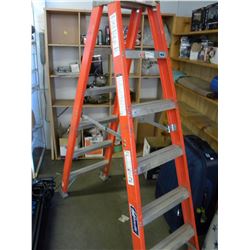 LOUISVILLE 6 FT FIBERGLASS ALUMINUM STEP LADDER