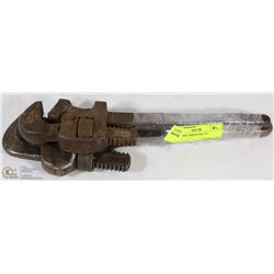 SET OF PIPE WRENCHES 14”