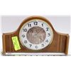 Image 1 : VINTAGE WIND UP MANTEL CLOCK