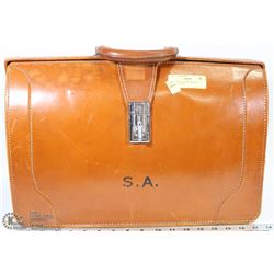 VINTAGE LEATHER TRAVEL BAG/SUITCASE