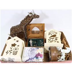 LOT WITH 2 BIRDHOUSES, MUSICAL CAROUSEL HORSE