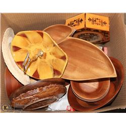 ESTATE BOX OF WOOD AND CERAMIC DECORATIVE DISHES