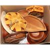 Image 1 : ESTATE BOX OF WOOD AND CERAMIC DECORATIVE DISHES