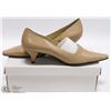 Image 1 : LADIES ALMOND COLOR DRESS SHOES SIZE 8