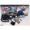 Image 1 : A BOX OF OILERS COLLECTIBLES