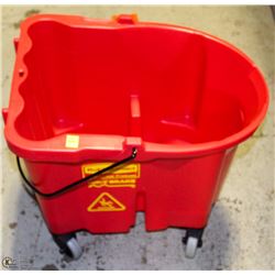 RUBBERMAID COMMERCIAL WAVEBREAK MOP BUCKET