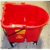Image 1 : RUBBERMAID COMMERCIAL WAVEBREAK MOP BUCKET