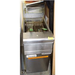 FRYMASTER COMMERCIAL DEEP FRYER W/ 2 BASKETS