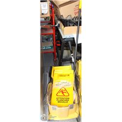 MOP KIT INCL HEAD, HANDLE AND BRACKET & WET FLOOR