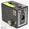 Image 1 : VINTAGE BROWNIE TARGET 6 CAMERA