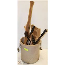 ESTATE VINTAGE MEDALTA 5 GALLON CROCK WITH CABBAGE