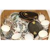 Image 1 : ESTATE BOX OF COLLECTIBLE ENGLISH CUPS AND SAUCERS