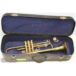 VINTAGE ESQUIRE 600 TRUMPET IN CASE