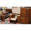 Image 1 : ANTIQUE  DOUBLE BEDROOM SUITE INCL CEDAR LINED