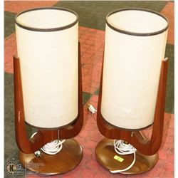 PAIR OF VINTAGE WOOD TABLE LAMPS