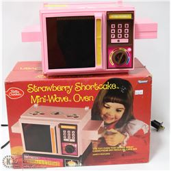 1980'S STRAWBERRY SHORTCAKE OVEN W/ ORIGINAL BOX