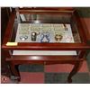 Image 1 : ESTATE WOOD END TABLE DISPLAY CASE WITH CONTENTS