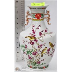 CHINESE HAND PAINTED VASE