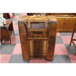 VINTAGE WESTING HOUSE CABINET RADIO