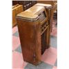 Image 3 : VINTAGE WESTING HOUSE CABINET RADIO