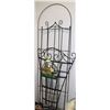 Image 1 : LOT OF 4 WROUGHT IRON TRELLISES INCL DECORATIVE