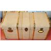 Image 1 : VINTAGE DISTRESSED STEAMER TRUNK