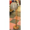 Image 1 : WOOD FLOOR LAMP