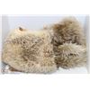Image 1 : 3 FUR COAT COLLARS
