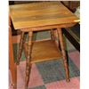 Image 1 : 1940'S WOOD END TABLE