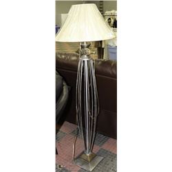 SHOWHOME  RAM HEAD FLOOR LAMP