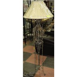 SHOWHOME WROUGHT IRON RUSTIC LOOKING FLOOR LAMP