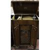 Image 2 : ANTIQUE VICTOR GRAMOPHONE W/ OVER 20 RECORDS