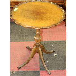 VINTAGE CARVED WOOD END TABLE