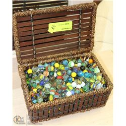 BASKET WITH MARBELS