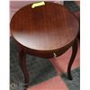 Image 1 : ROUND WOOD END TABLE