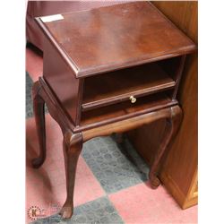 SOLID WOOD END TABLE WITH TRAY