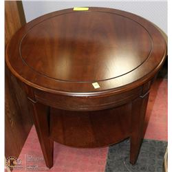 ROUND WOOD END TABLE