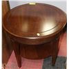 Image 1 : ROUND WOOD END TABLE