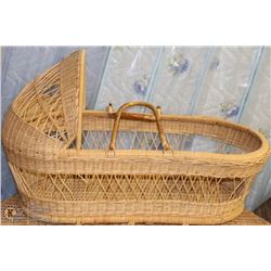WICKER BASSINET