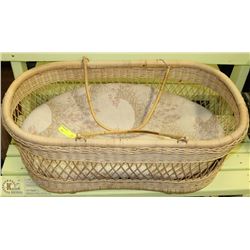 WICKER BASSINETT