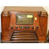 Image 1 : CANADIAN WESTINGHOUSE 1930'S RADIO - POWERS UP