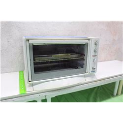 Oster Microwave Oven (Working)