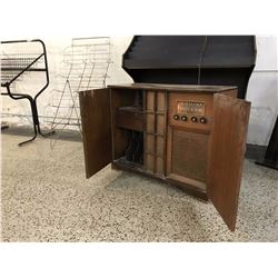 Wood, Doored Record Player with Radio and Record Trays (Powers on, Not Known Functioning)