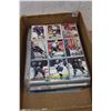 Image 1 : 900 Hockey Cards In Binder Pages