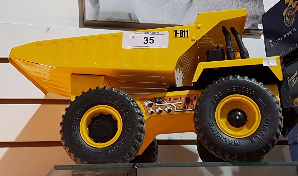 VINTAGE MUSCLE MACHINE DUMP TRUCK