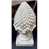 Image 1 : CEMENT ACORN GARDEN DÉCOR