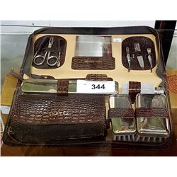 MEN'S GROOMING TRAVEL KIT