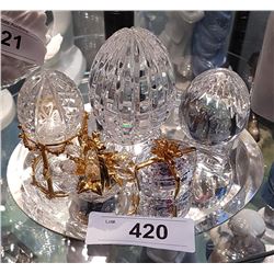 LOT OF 5 SWAROVSKI FIGURES ON TRAY INCLUDING 2 BASKETS W/LOOSE CRYSTALS