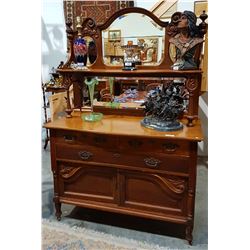 EARLY 20TH CENTURY HIGH QUALITY CANADIAN OAK SIDEBOARD
